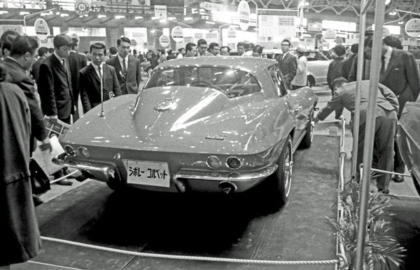 66-01b (130-04) 1966 Chevrolet corvette StingRay Coupe.jpg